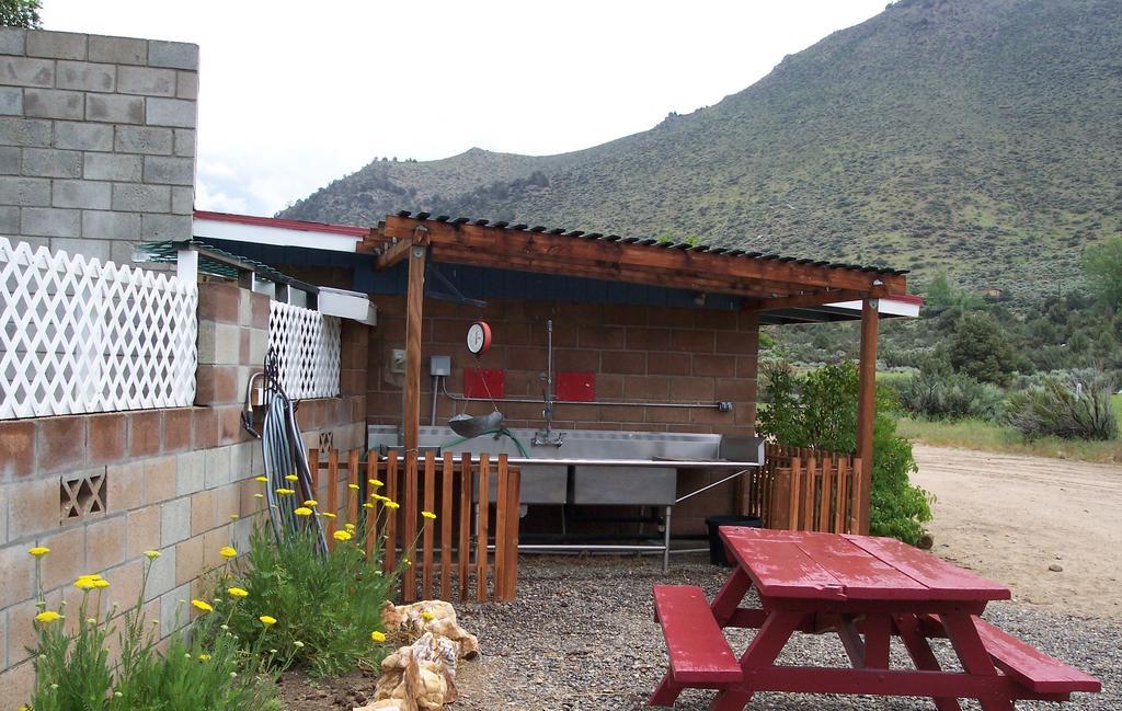Toiyabe Motel Walker Zewnętrze zdjęcie